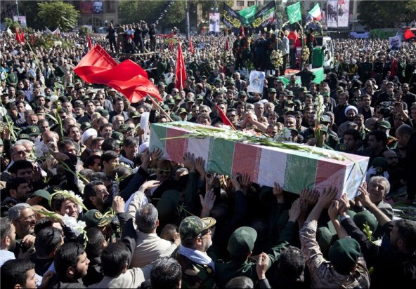 عکس خبرگزاری تسنیم از تشییع جنازه مهرماه گذشتە کشته‌های سپاە پاسداران در سوریە