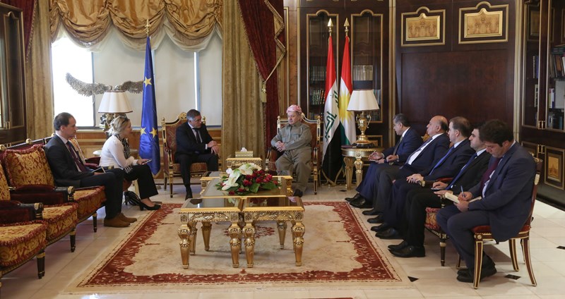 سعود بارزانی رئیس اقلیم کردستان و پاتریک سیمون سفیر اتحادیه اروپا در عراق