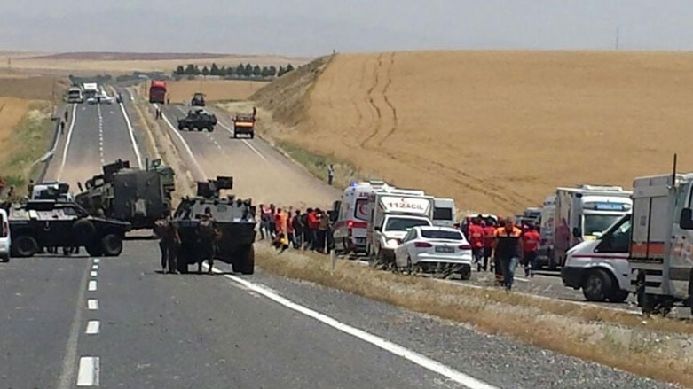 Li Diyarbekirê bombeyek bi karwaneke leşkerî de teqiya 