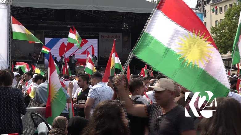 تجمع ٢٠ هزار نفری کردهای ساکن اروپا در حمایت از همەپرسی اسقتلال کردستان 