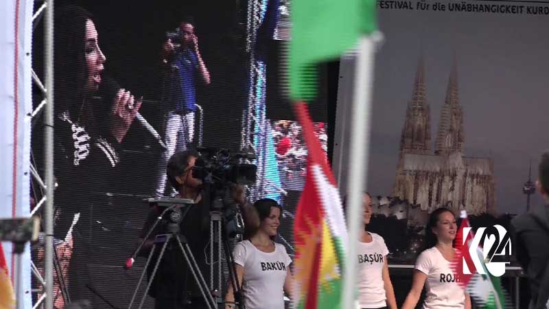 تجمع ٢٠ هزار نفری کردهای ساکن اروپا در حمایت از همەپرسی اسقتلال کردستان 