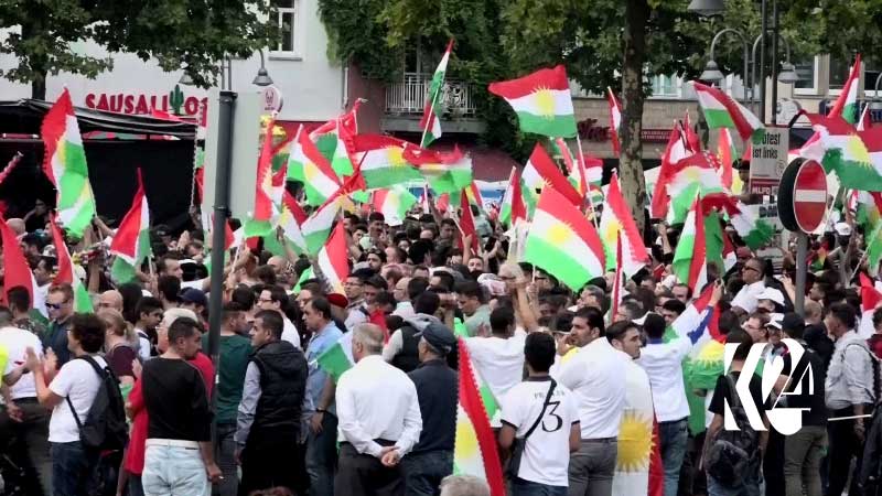 تجمع ٢٠ هزار نفری کردهای ساکن اروپا در حمایت از همەپرسی اسقتلال کردستان 