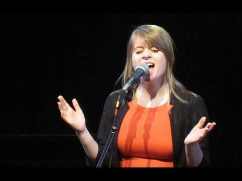 ژنێكی ھۆڵەندی بە زمانی كوردی گۆرانی دەڵێت