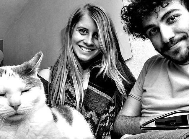 ژنێكی ھۆڵەندی بە زمانی كوردی گۆرانی دەڵێت