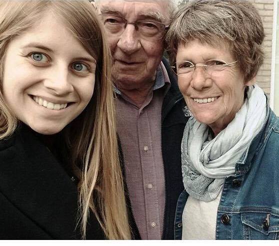 ژنێكی ھۆڵەندی بە زمانی كوردی گۆرانی دەڵێت