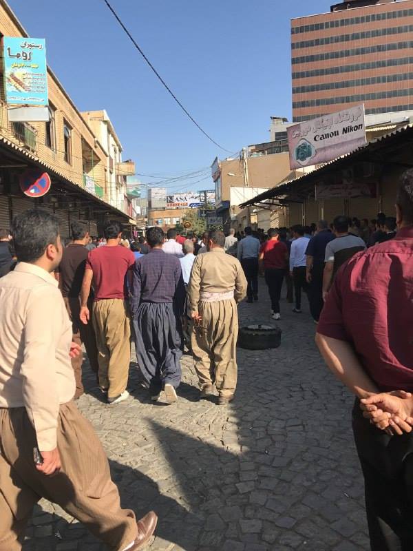 لە بانە خۆپێشاندانە
