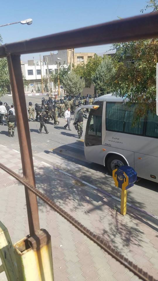 لە بانە خۆپێشاندانە