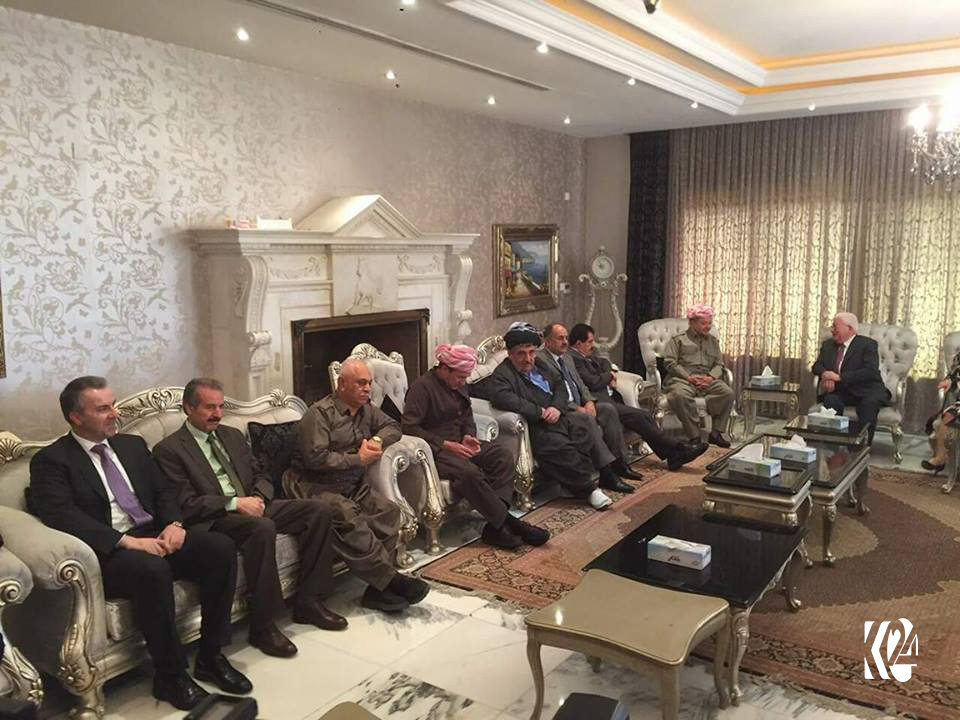 بارزانی لەگەڵ سەركردایەتی یەكێتی لە كۆبوونەوەدایە