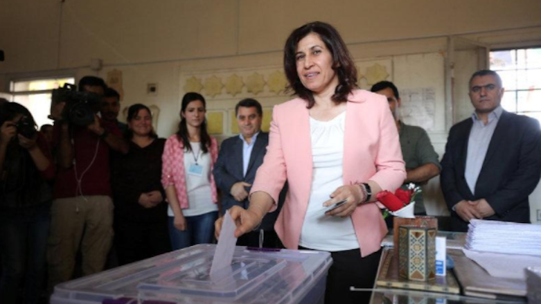 Kurdish politician Hadiya Yousef casts her ballot inside a polling station in Qamishlo, Syrian Kurdistan, Sept 22, 2017. (Photo: Reuters)