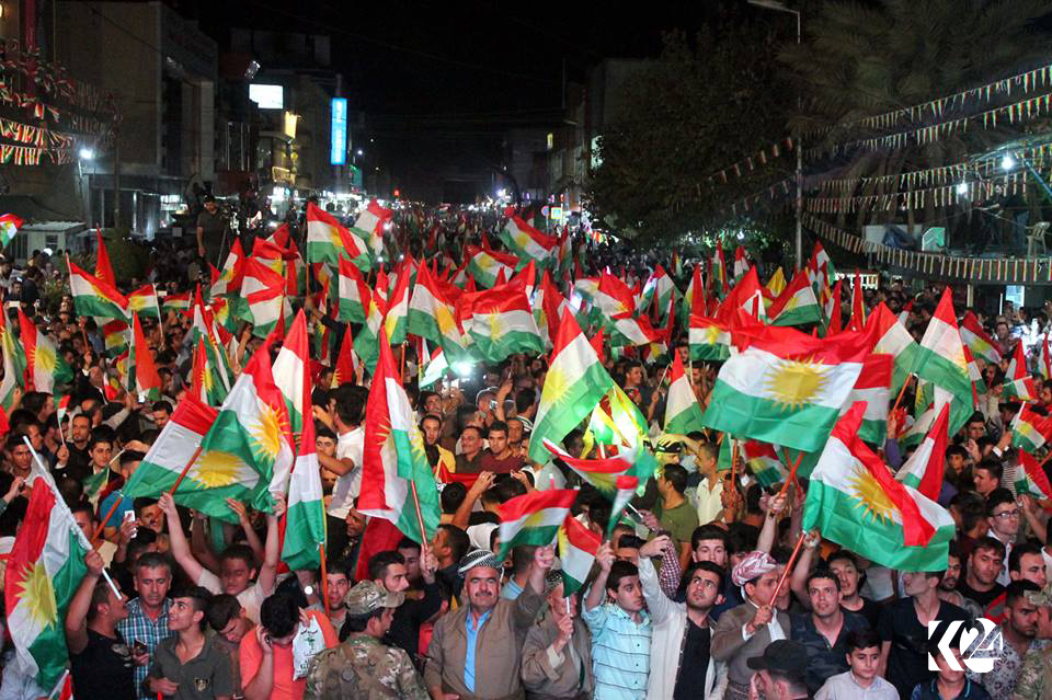 بە وێنە... كەرنەڤاڵی بەڵێ بۆ ریفراندۆم لە ھەولێر