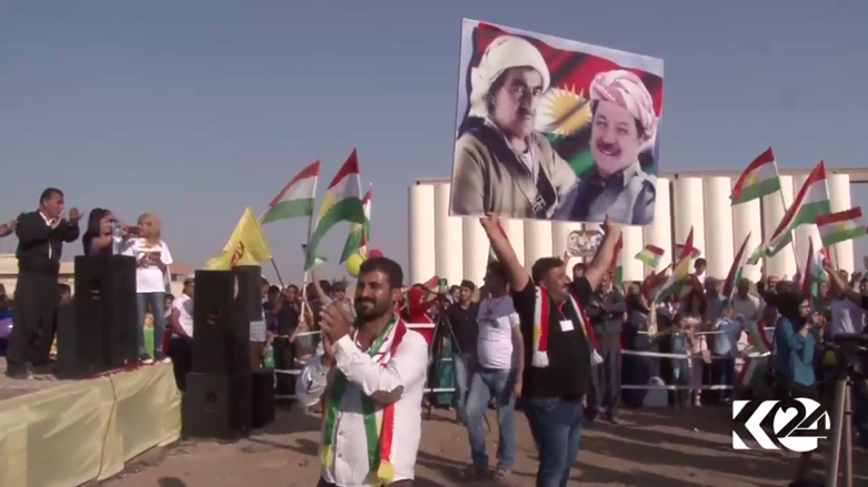 بالصور.. احتفالات مؤيدة لاستقلال كوردستان في القامشلي
