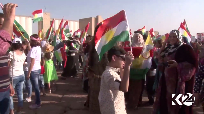 بالصور.. احتفالات مؤيدة لاستقلال كوردستان في القامشلي