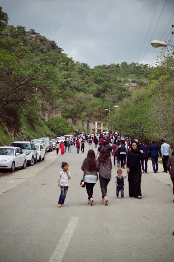 Barefoot pilgrims on Ezidi New Year