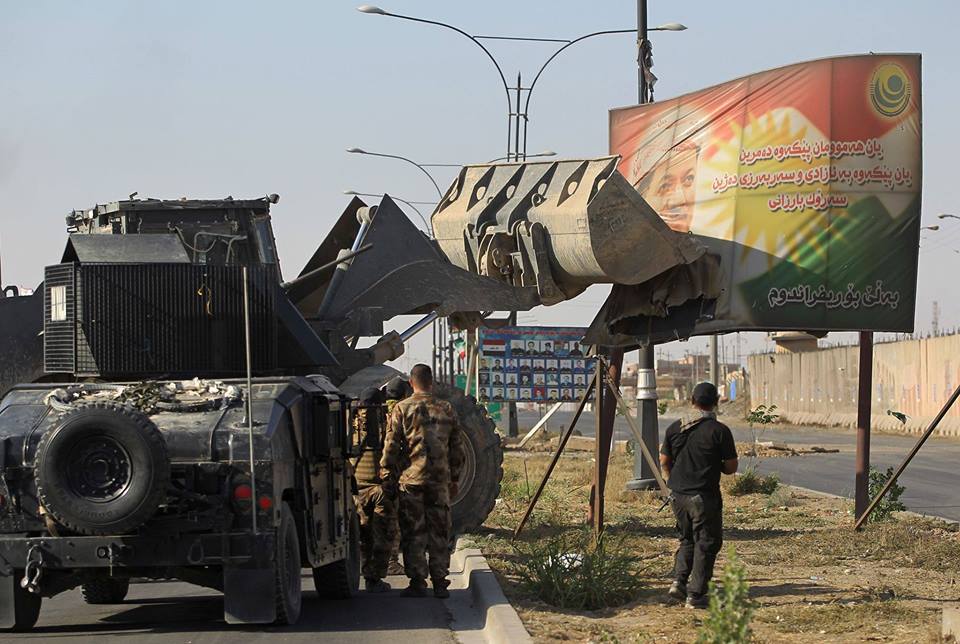 Iraqi troops are seen removing billboards featuring Kurdistan Regional President Masoud Barzani, who led the Sep. 25 referendum on independence. (Photo: Social Media)
