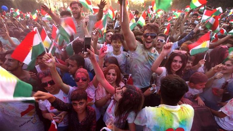 Young people wave Kurdistan flags during a color festival in Kurdistan Region's capital of Erbil, Sept 15, 2017. (Photo: AFP)