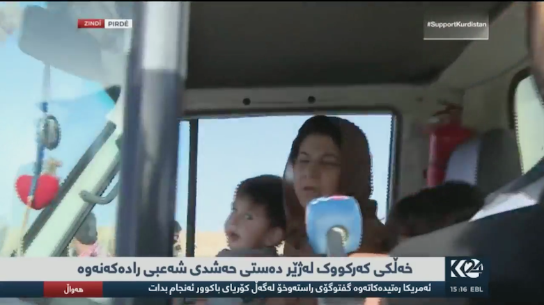 Members of Kurdish family fleeing Iranian-backed Shia militias' violence in Kirkuk talk to Kurdistan 24 on the Kirkuk-Erbil highway, Oct 18, 2017. (Source: K24)