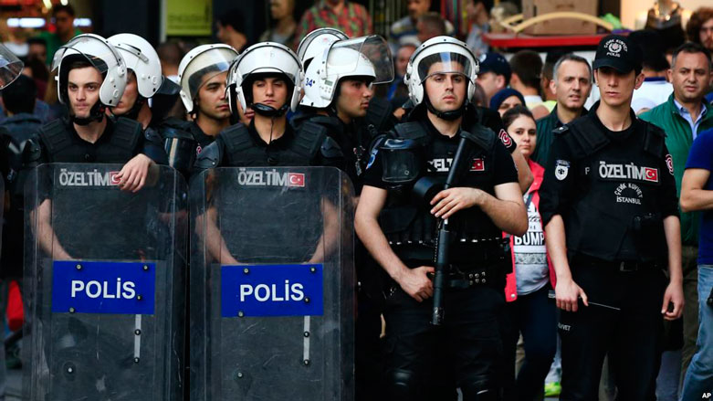 Li Tirkiyê rewşa awarte 3 mehên din hat dirêjkirin. 