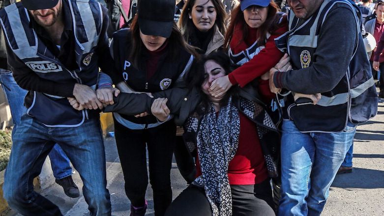 Turkish police officers detain the Co-leader HDP's sister party Democratic Regions Party (DBP) Sebahat Tuncel during a demonstration outside Diyarbakir's courthouse, November 4, 2016. (Photo: AFP)