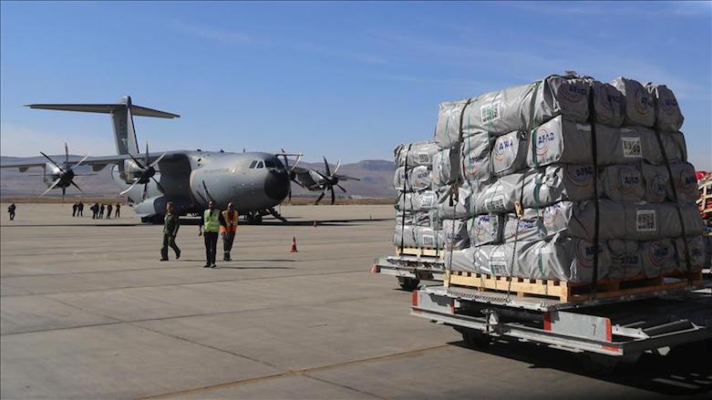 A Turkish military cargo plane carrying a search-and-rescue team and humanitarian relief supplies landed in Kurdistan’s Sulaimani airport early Monday. (Photo: AA)