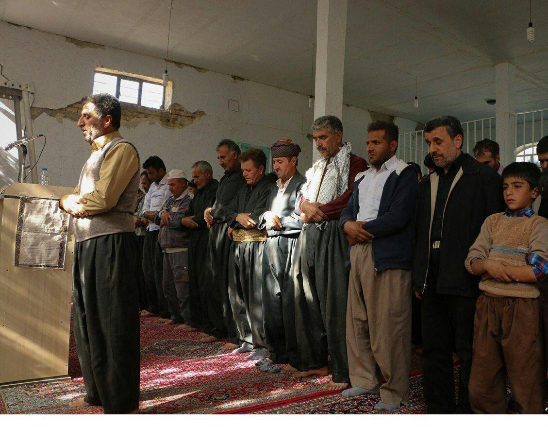 محمود احمدی‌نژاد رئیس جمهور پیشین ایران در روستای مرزی آبدلان ازگله از توابع شهرستان ثلاث استان کرمانشاه