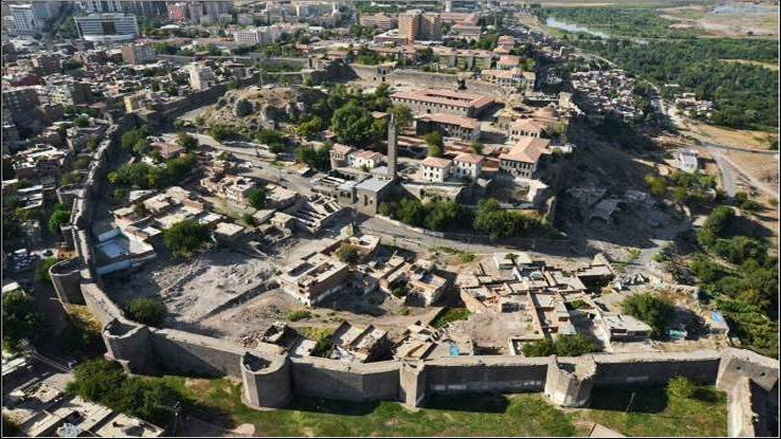 Hêzên ewlehiya Tirkiyê li Diyarbekirê dest li ser 744 kîlo heşîş danî