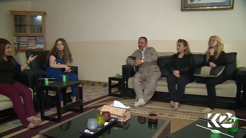 بالصور.. رقصات فتاة تبعث 