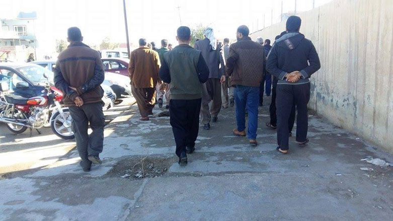 خه‌ڵكی داقوق له‌دژی ته‌عریبكردن ده‌ستی به‌ خۆپیشاندان كرد