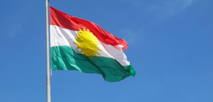 ئاڵاى كوردستان ده‌شه‌كێته‌وه‌، فۆتۆ له‌ ئينته‌رنێت وه‌رگيراوه‌