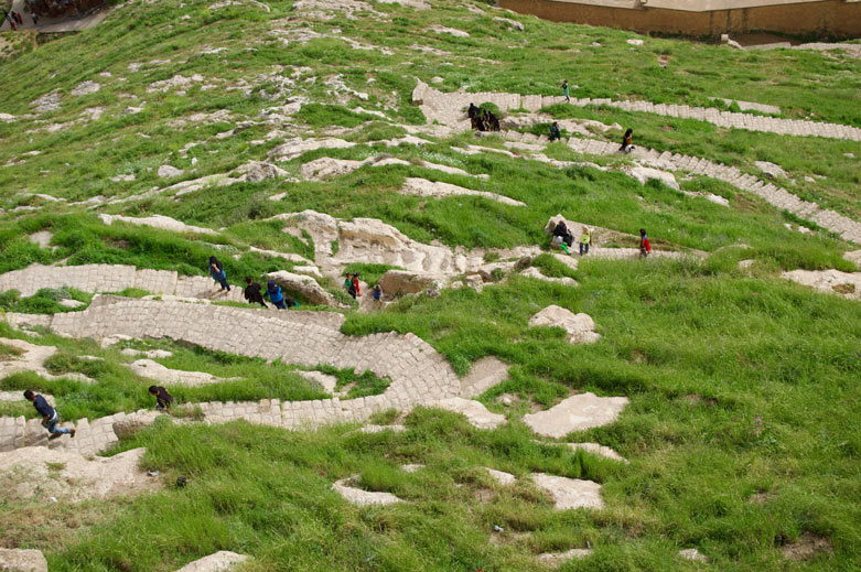Footpath to the top of Kale mountain.