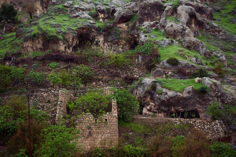 Ruins along the route to the takiye.
