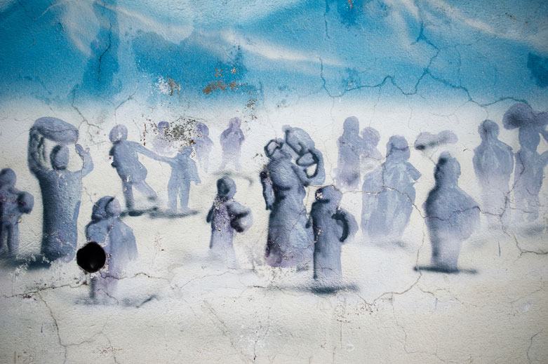 Mural depicting the tragedy of being forced to flee during the Anfal.