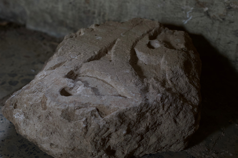 A few ruined sculptural elements and a wash basin remain.