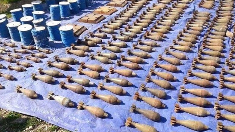 ته‌له‌عفه‌ر.. زياتر له‌ 70 گوله‌ هاون و 20 كتێبى توركى له‌ كۆگايه‌كى داعش دۆزرانه‌وه‌ 