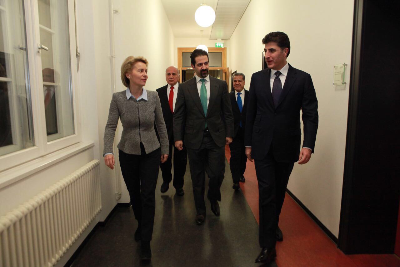 وه‌زیری به‌رگریی ئه‌ڵمانیا له‌ كاتێ پێشوازیكردن له‌ سه‌رۆكی حكومه‌تی هه‌رێمی كوردستان و شاندی یاوه‌ری / به‌رلین