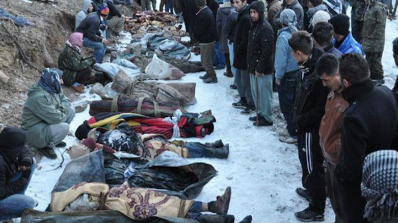 Victims wrapped in blankets lay on a rural road while relatives wait for tractors to take them to the village of Roboski in the Kurdish province of Sirnak, Dec. 29, 2011. (Photo: DHA)