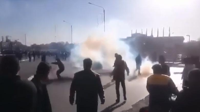 به‌هۆی دۆخی خراپی ئابووری ئێرانییه‌كان رژانه‌ سه‌ر شه‌قام