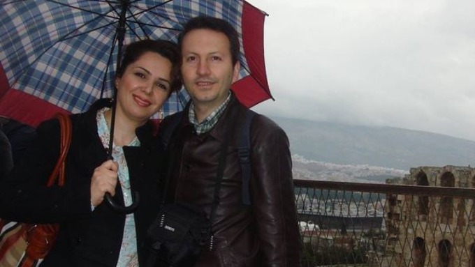 احمد رضا جلالی  در کنار همسرش