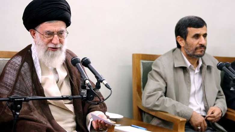 آیت‌الله خامنەای در مقابل حامیان و مخالفان جنبش سبز ایران  