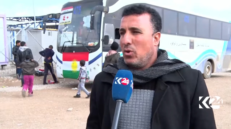 احد النازحين يقول انه يعود الى الموصل خوفا على ممتلكاته