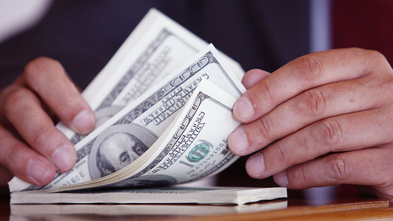 الدولار يهوي عن أعلى معدل منذ 14 عاما