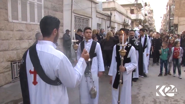 بالصور.. المسيحيون يحيون عيد القيامة بالقامشلي ويتضرعون لإنهاء الحرب