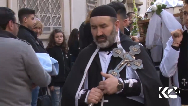 بالصور.. المسيحيون يحيون عيد القيامة بالقامشلي ويتضرعون لإنهاء الحرب