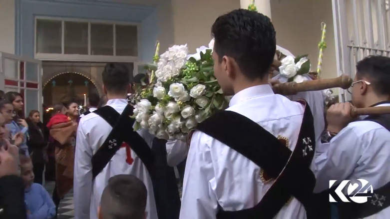 بالصور.. المسيحيون يحيون عيد القيامة بالقامشلي ويتضرعون لإنهاء الحرب