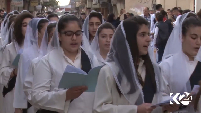 بالصور.. المسيحيون يحيون عيد القيامة بالقامشلي ويتضرعون لإنهاء الحرب