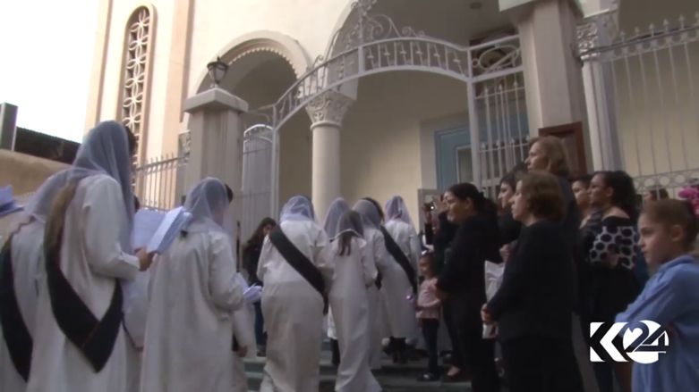 بالصور.. المسيحيون يحيون عيد القيامة بالقامشلي ويتضرعون لإنهاء الحرب