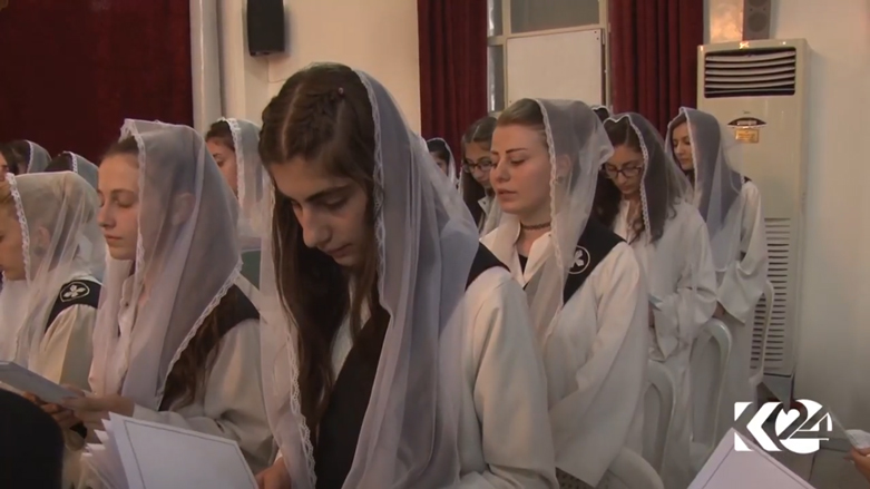 بالصور.. المسيحيون يحيون عيد القيامة بالقامشلي ويتضرعون لإنهاء الحرب