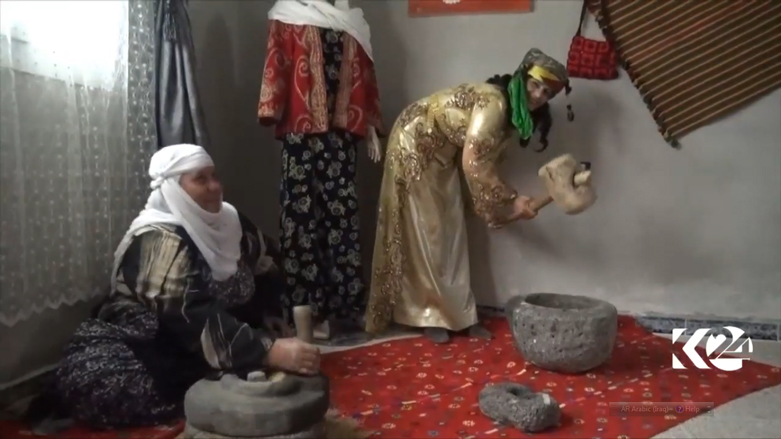 بمناسبة عيد المرأة.. معرض نسائي تراثي في كوباني (بالصور)