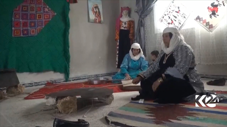 بمناسبة عيد المرأة.. معرض نسائي تراثي في كوباني (بالصور)