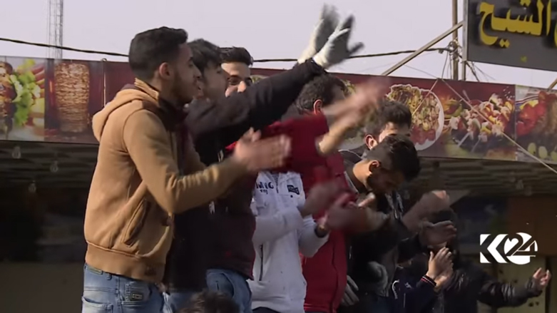 بالصور.. شباب يطلقون 