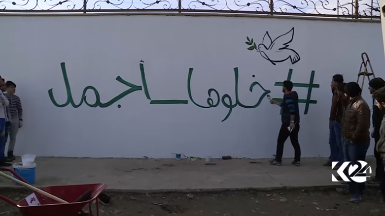 بالصور.. شباب يطلقون "خلوها أجمل" لمسح آثار "الظلام" عن الموصل